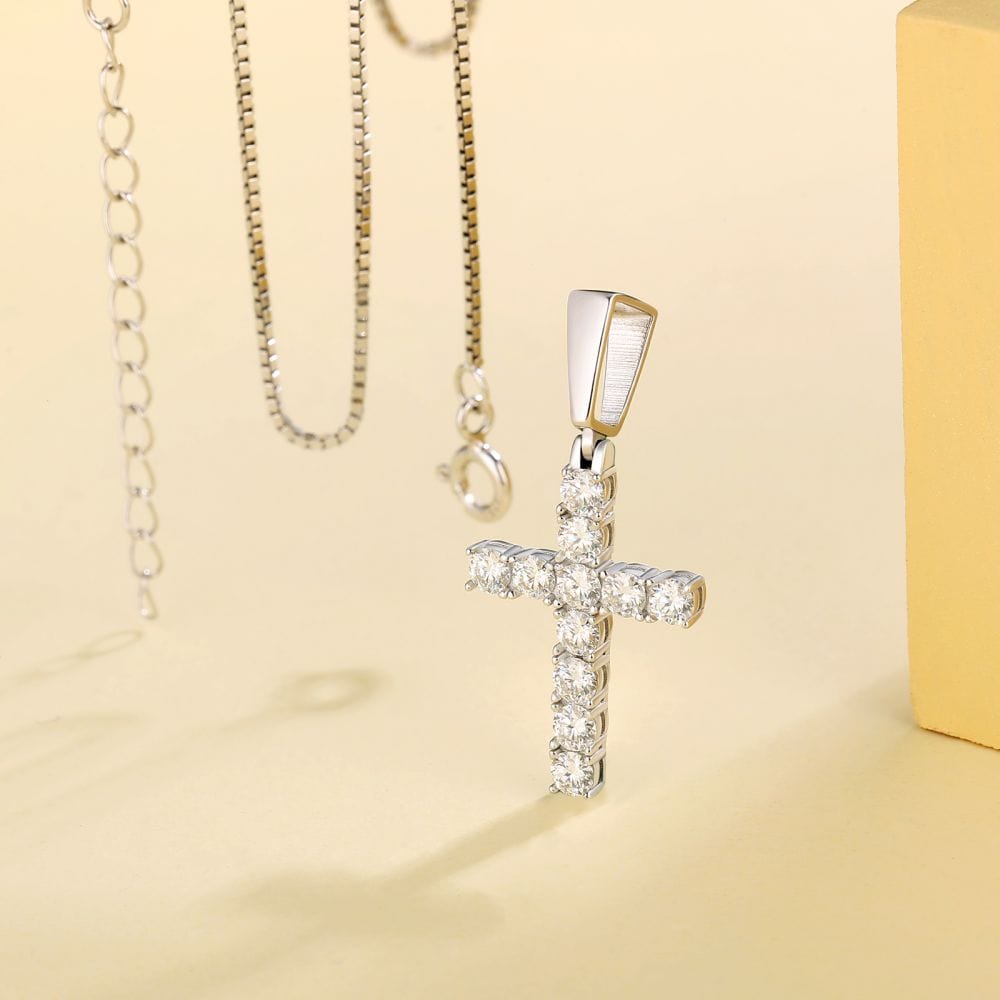 Wholesale 1.10 Carats VVS1 Moissanite Cross Pendant Necklace for Women