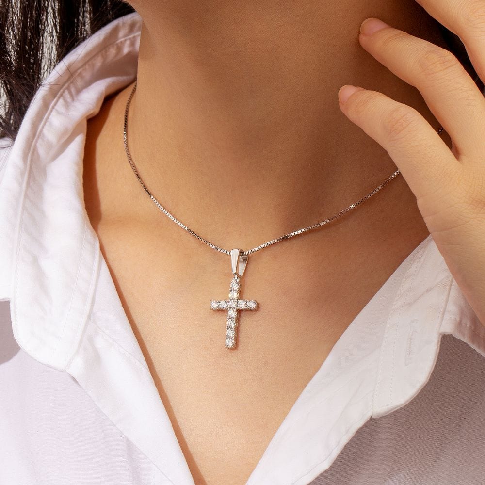 Wholesale 1.10 Carats VVS1 Moissanite Cross Pendant Necklace for Women