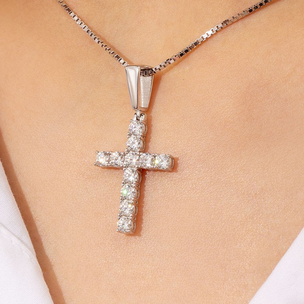 Wholesale 1.10 Carats VVS1 Moissanite Cross Pendant Necklace for Women