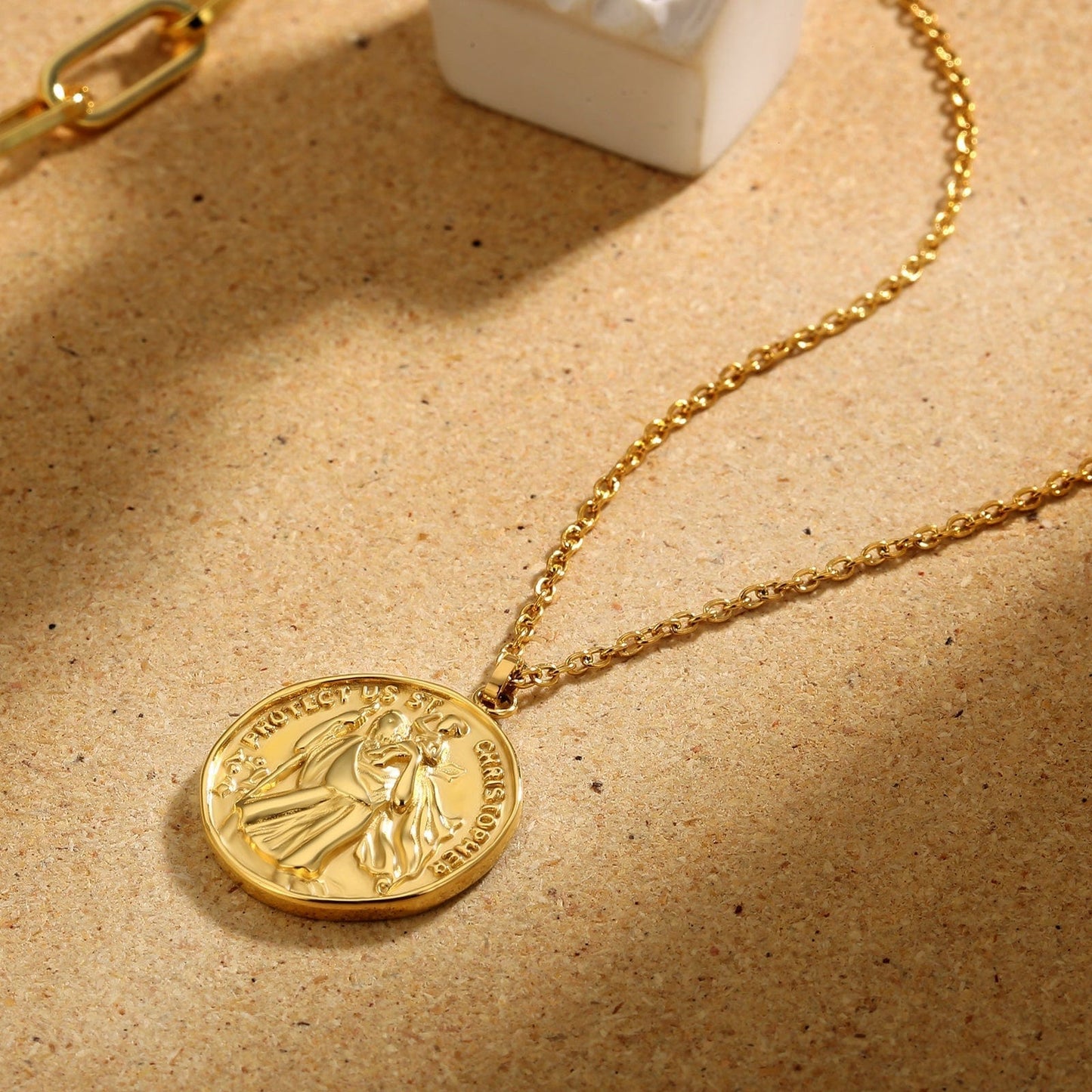 Wholesale Christopher Gold Coin Pendant Necklace for Women