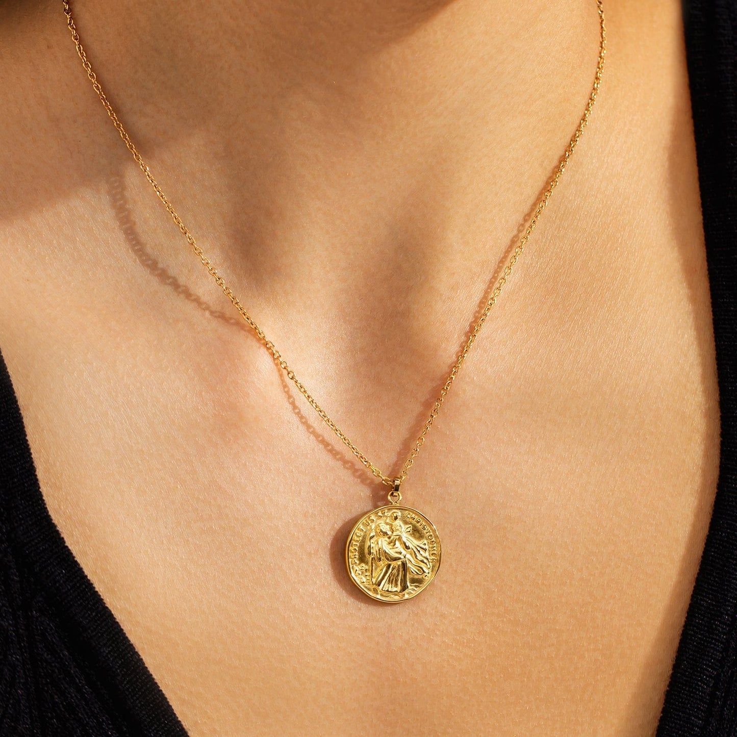 Wholesale Christopher Gold Coin Pendant Necklace for Women