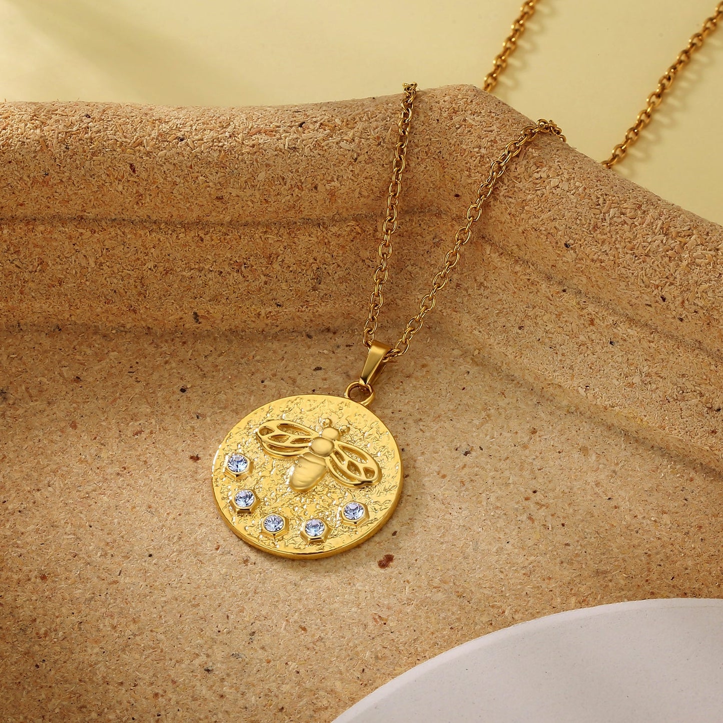 Wholesale Bee Gold Coin Pendant Necklace for Women