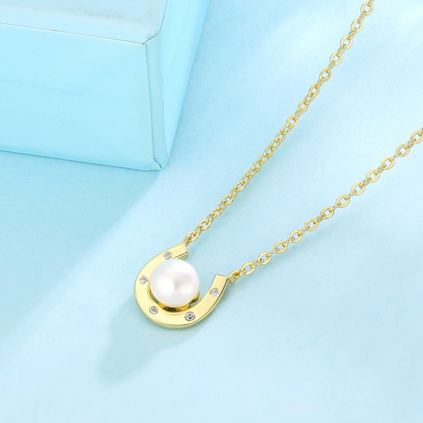 Wholesale Women Necklace Pearl Horseshoe Pendant CZ Stone for Women