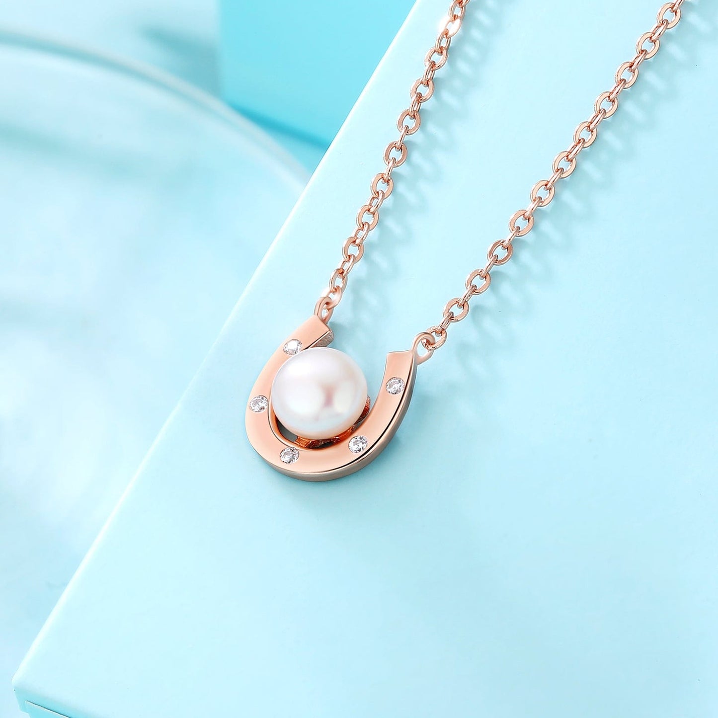 Wholesale Women Necklace Pearl Horseshoe Pendant CZ Stone for Women