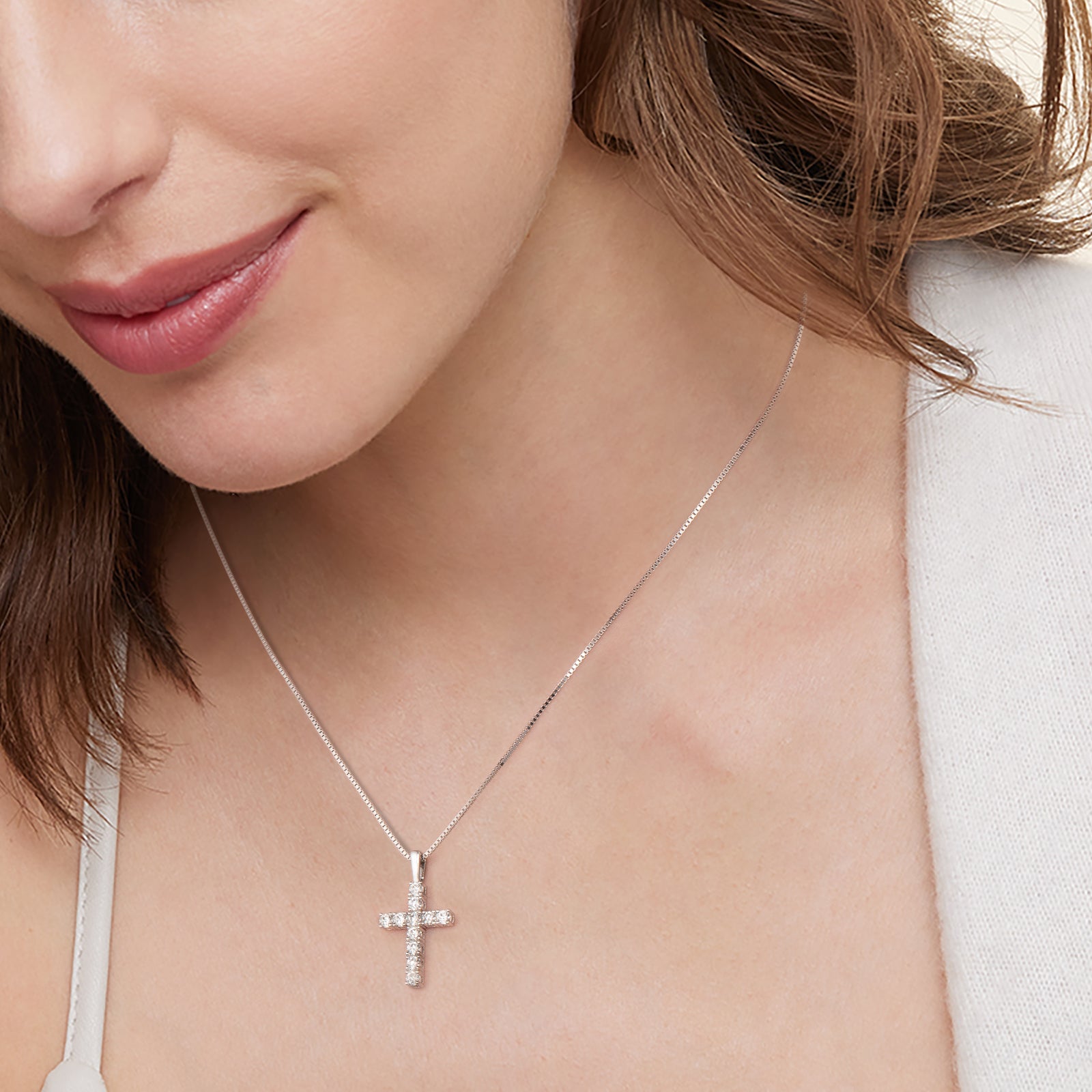 0.70 Carats VVS1 Moissanite Cross Pendant for Women 14K Gold/White Gold